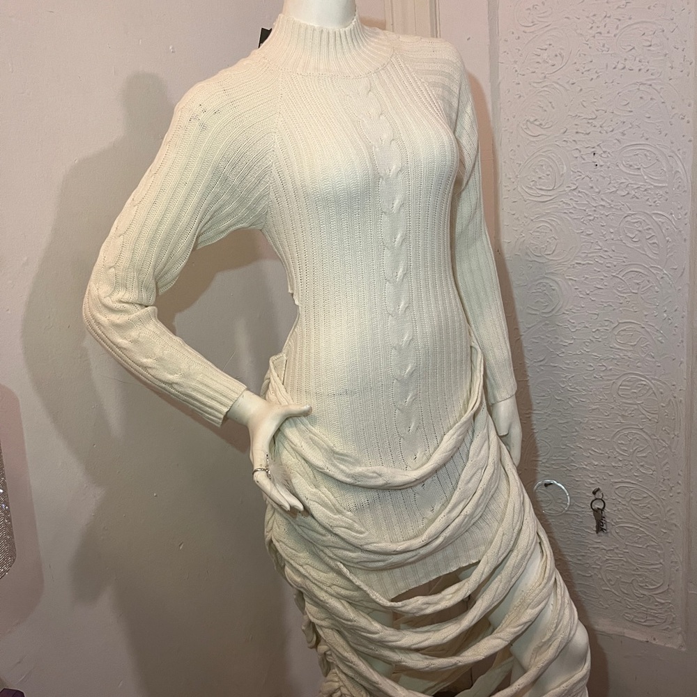 Dress - Picture 8 of 8